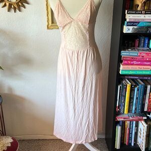 Daisy Fuentes Size Medium light pink Sleep Dress